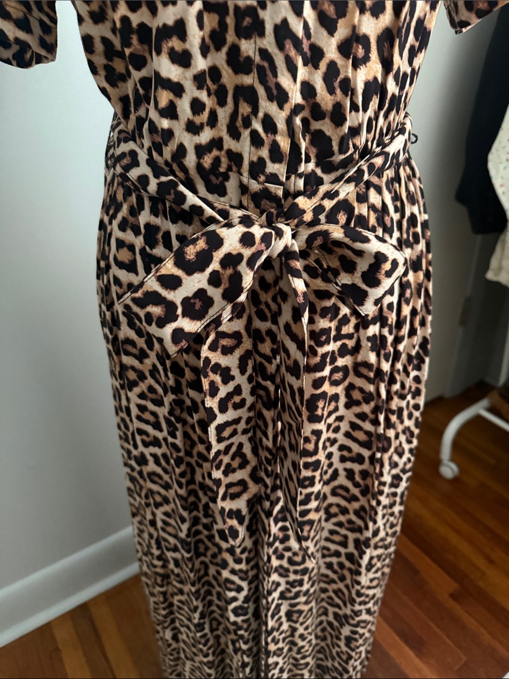 H&M Leopard Print Maxi Shirt Dress in Beige and Black with Waist Tie - Picture 4 of 5